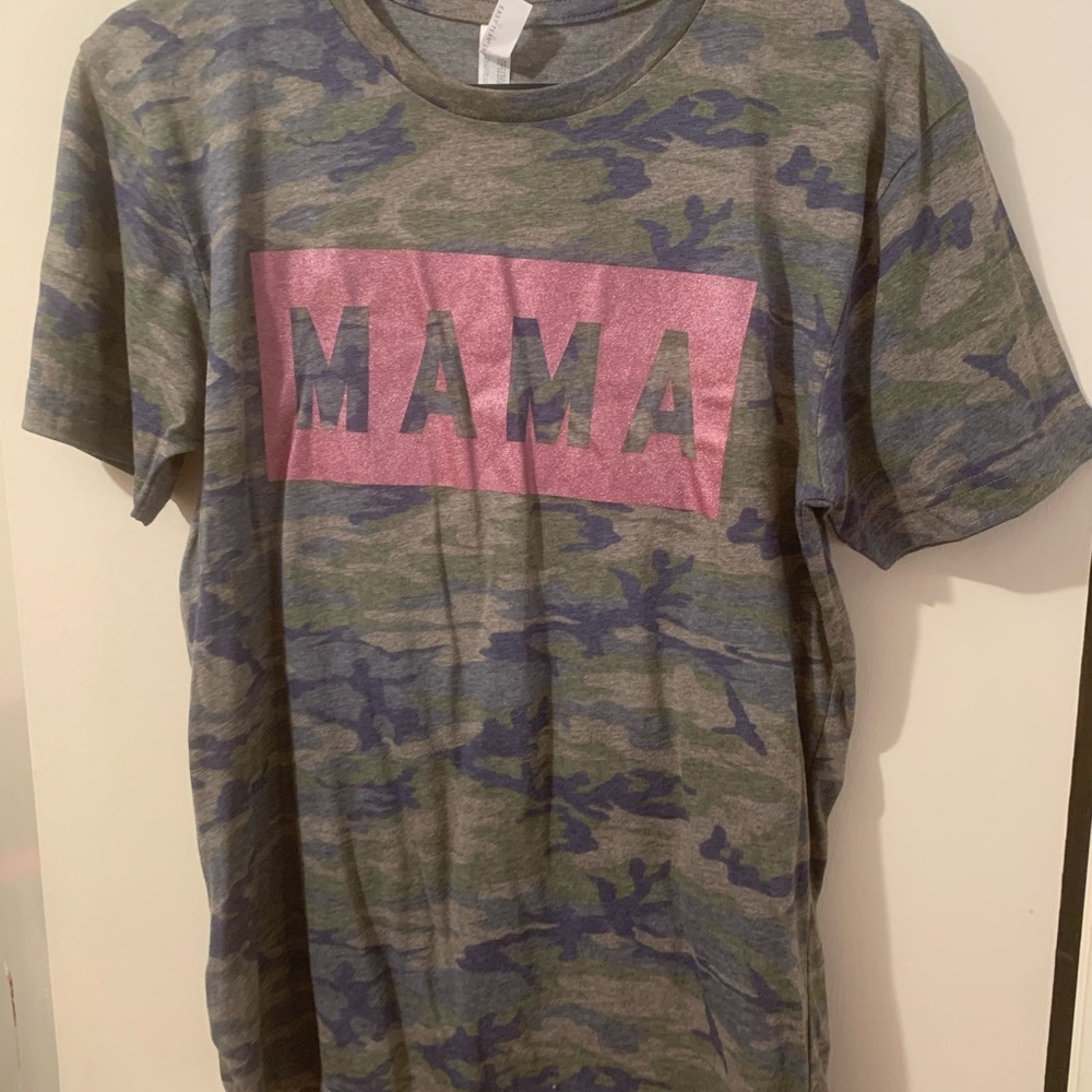MAMA tee. Live and tell (L.A.T) brand. Size small